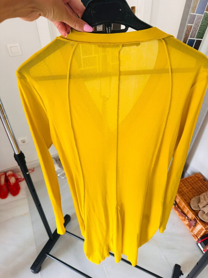 Cora Kemperman yellow dress