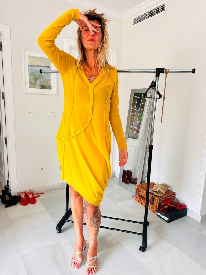 Cora Kemperman yellow dress